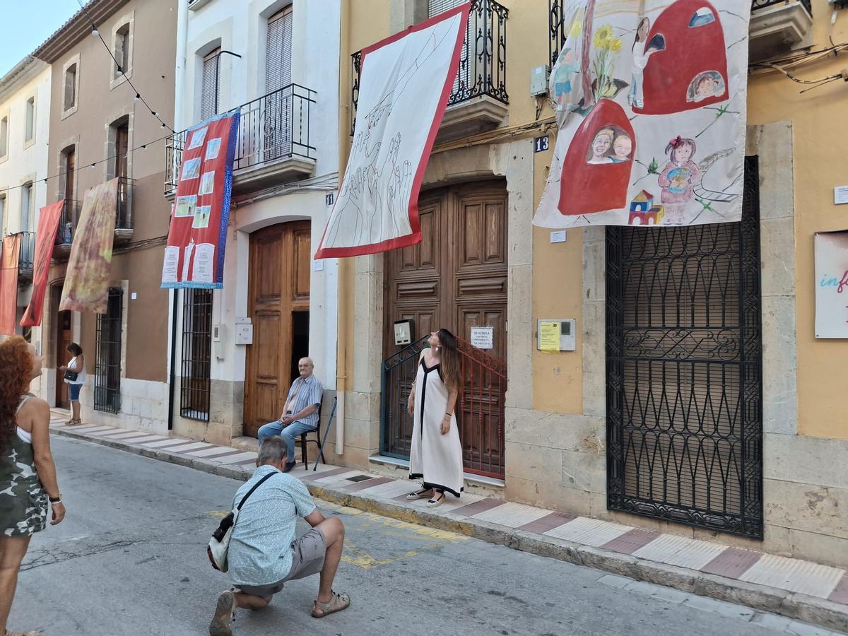 "Art al Vent" en Gata: arte ondulante y un mural deslumbrante (imágenes) "Art al Vent" en Gata: arte ondulante y un mural deslumbrante (imágenes)