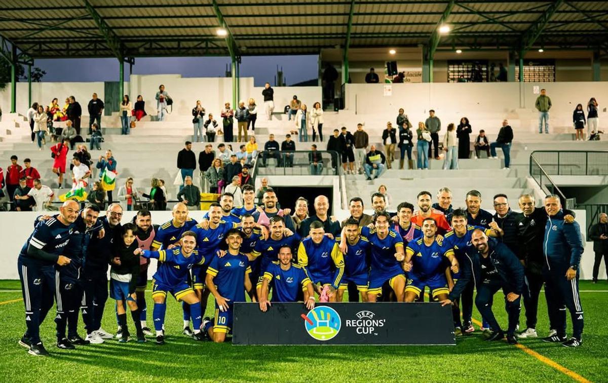 La selección canaria después de vencer a La Rioja y sellar su clasificación a la fase final de la Copa de las Regiones.