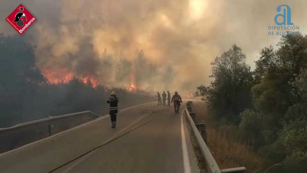 El incendio de la Vall d'Ebo, descontrolado en Benirrama