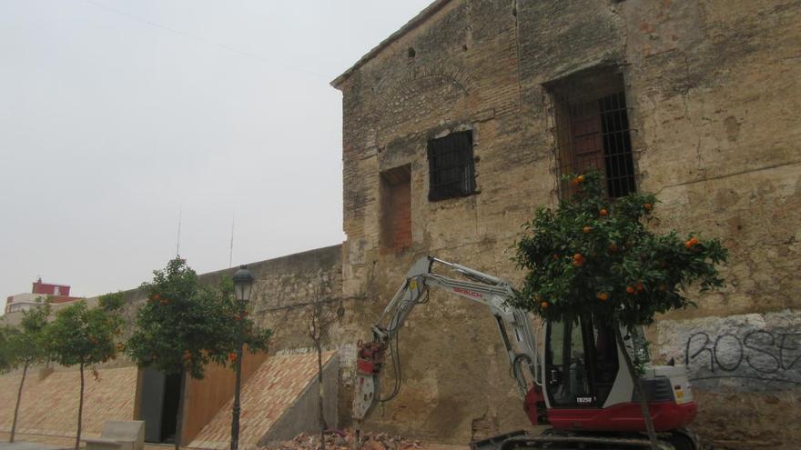 Inicio de obras para el alargue del contrafuerte y remodelación del «embarronat» de los Silos.