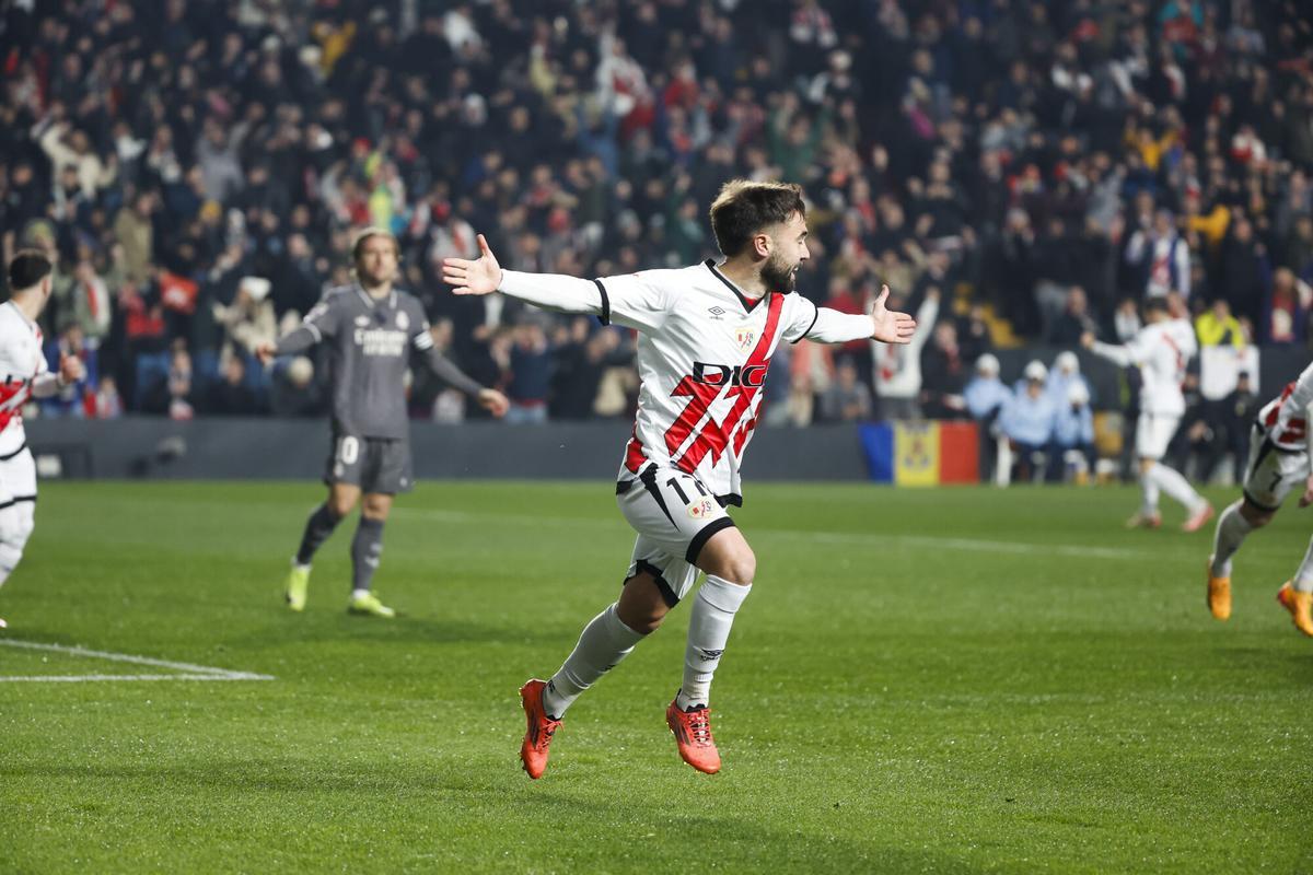 Unai López, celebra el primer gol del equipo rayista ante el Real Madrid en Vallecas