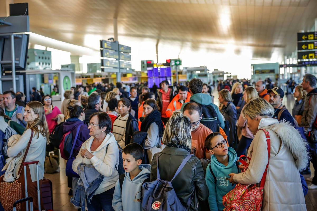 El aeropuerto del Prat el pasado domingo, día de operación retorno y huelga.