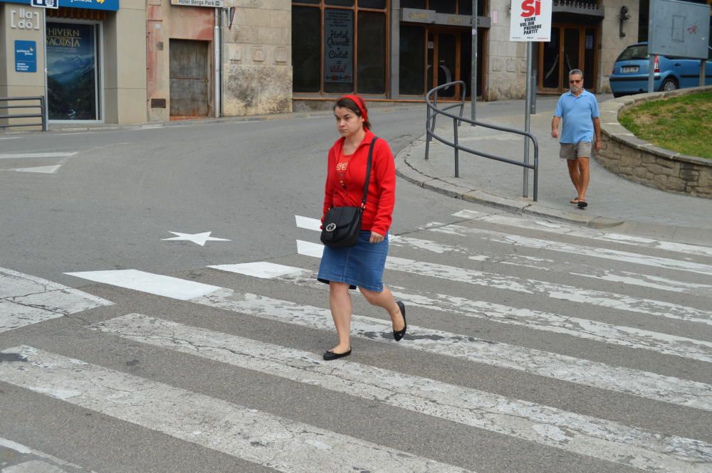 Ganxet i passos de vianants pintats a Berga a favor del referèndum de l''1-0