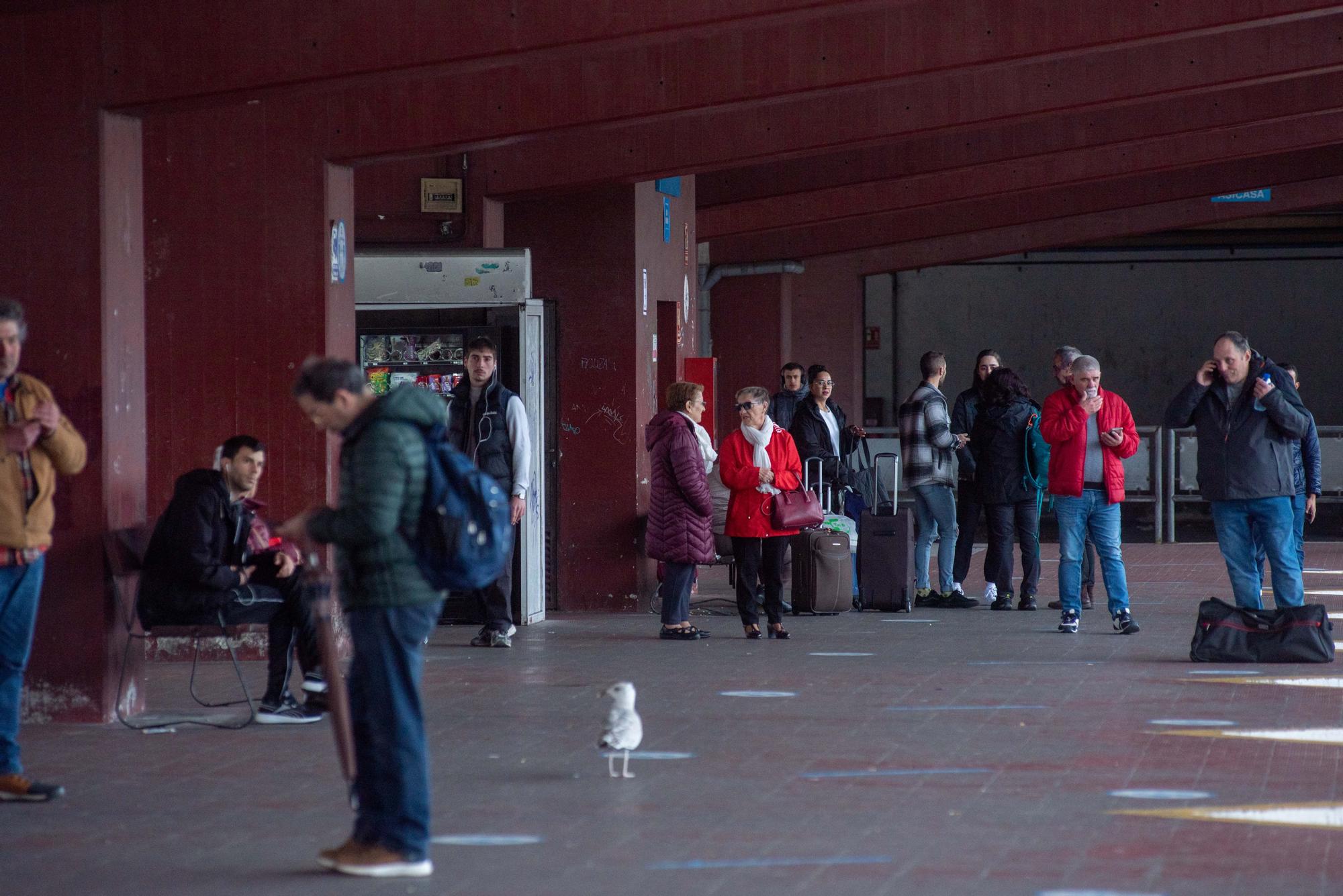 Los piquetes paralizan la estación de autobuses de A Coruña