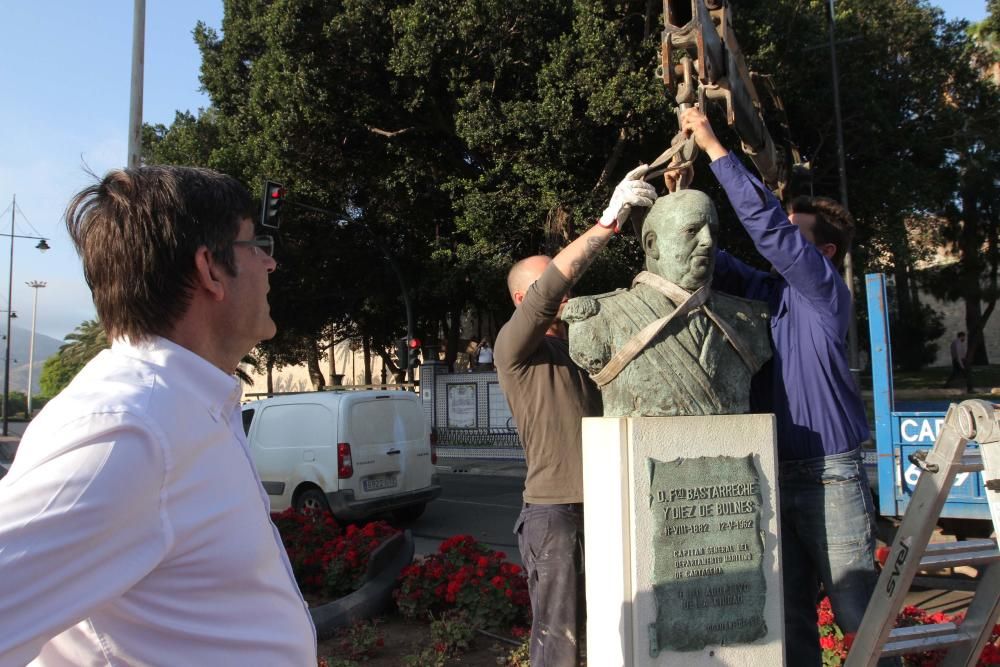 Retiran el busto del Almirante Bastarreche