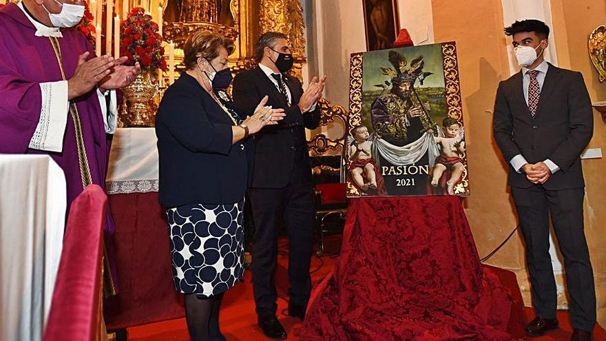 33 Un momento de la presentación del cartel de la hermandad.