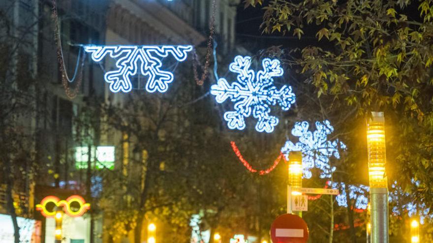 El Guimerà, amb flocs de neu a mitges i les tires de led apagades