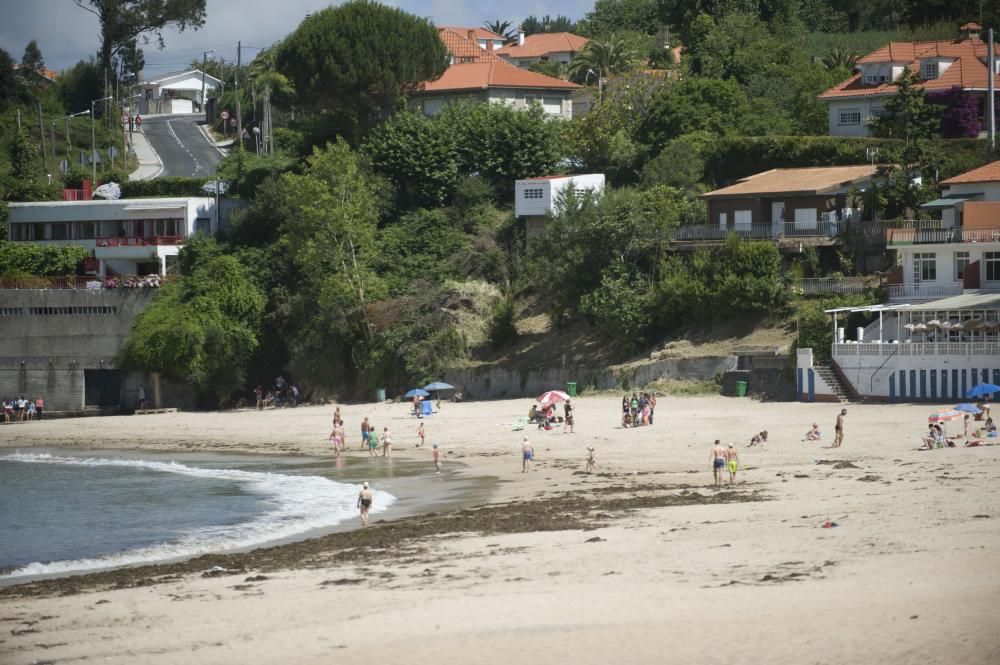 La playa de Perbes, sin socorristas y sin bandera