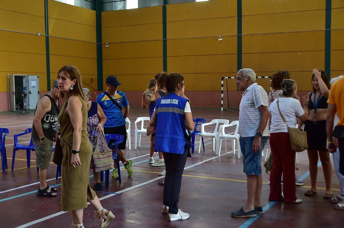 Fotogalería | Las imágenes del incendio de Casas de Millán, que ha obligado a evacuar a 800 personas Fotogalería | Las imágenes del incendio de Casas de Millán, que ha obligado a evacuar a 800 personas