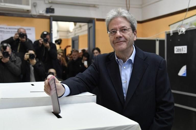 Paolo Gentiloni, actual primer ministro, vota en Roma.