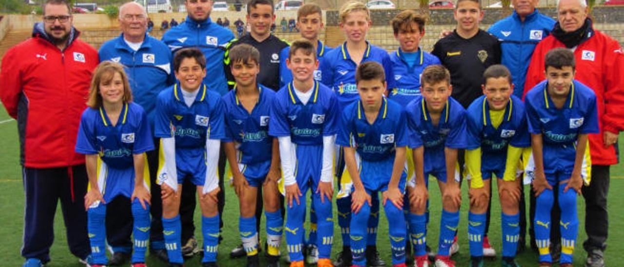 Jugadores y cuerpo técnico de la selección alevín de Canarias.