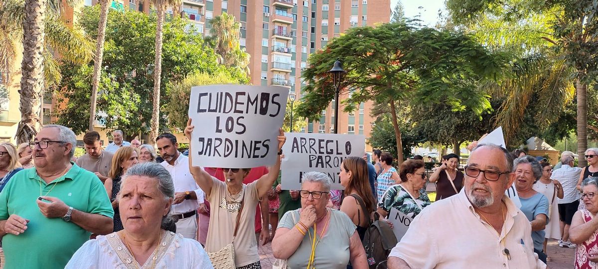Algunos de los vecinos, durante la protesta