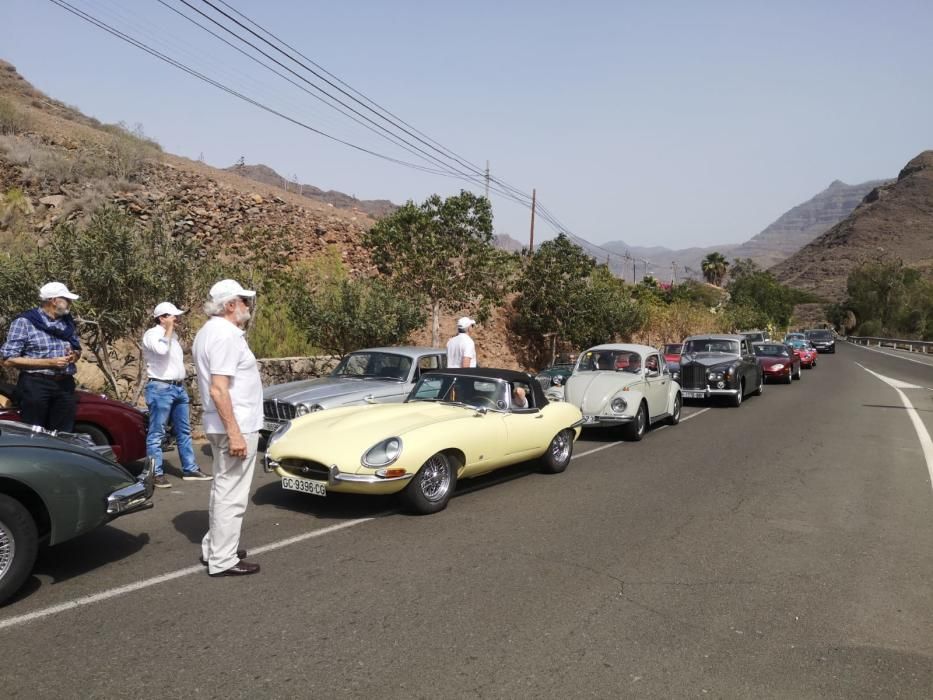 Tradicional vuelta a la Isla de Club de Automóviles Clásicos Canarios (CACC)