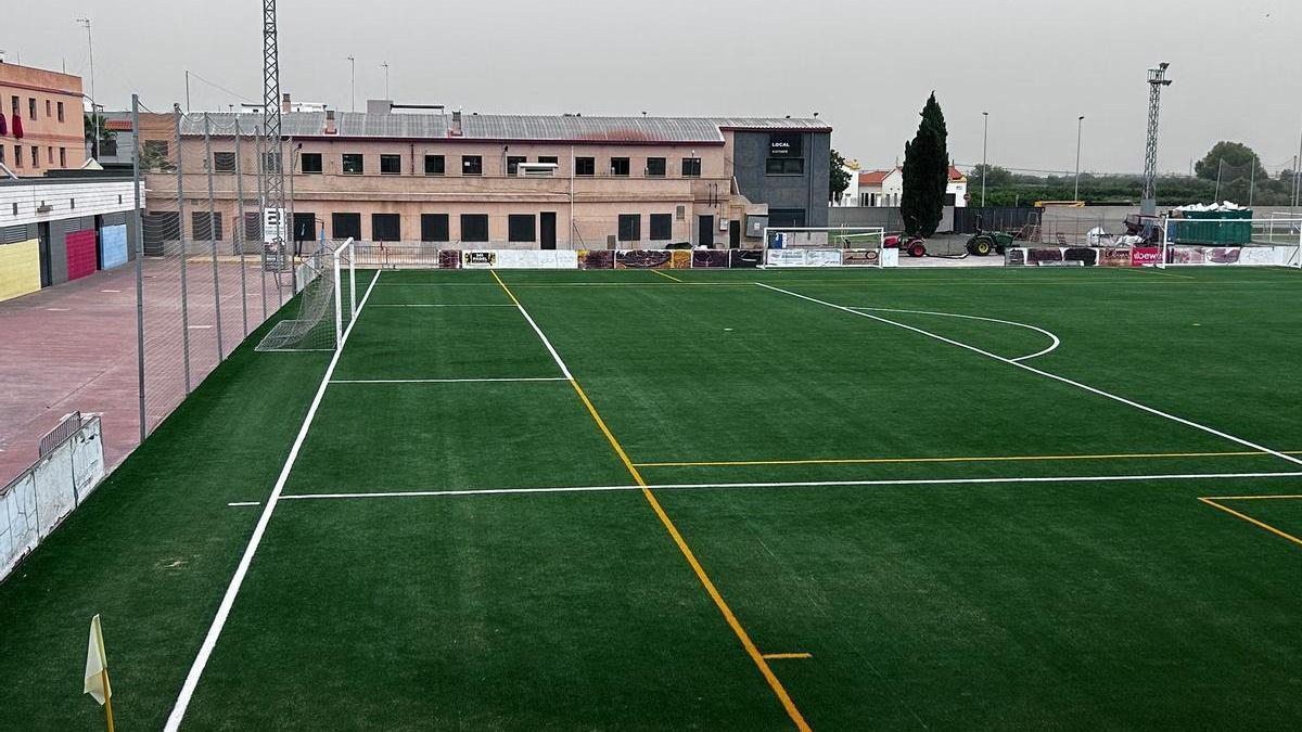 Así luce el renovado campo de fútbol 11 de Nules.