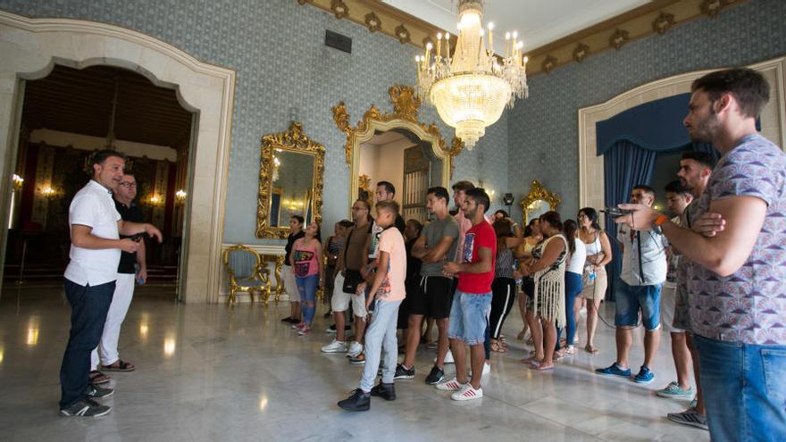 Alumnos de la Fundación Secretariado Gitano al Ayuntamiento