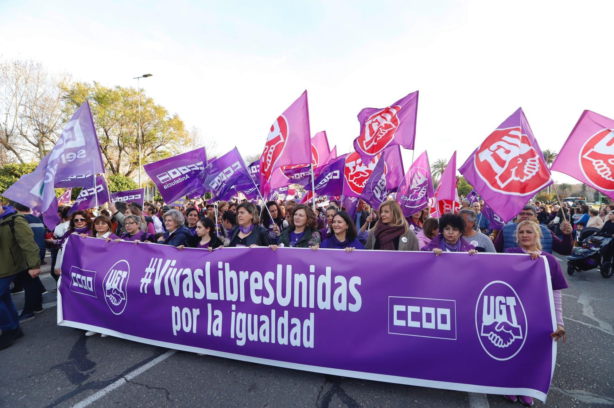 La manifestación del 8M recorre las calles de Córdoba