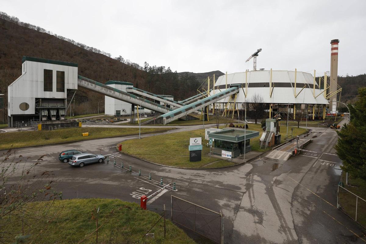 Instalaciones de la térmica de La Pereda, en una imagen tomada este viernes.
