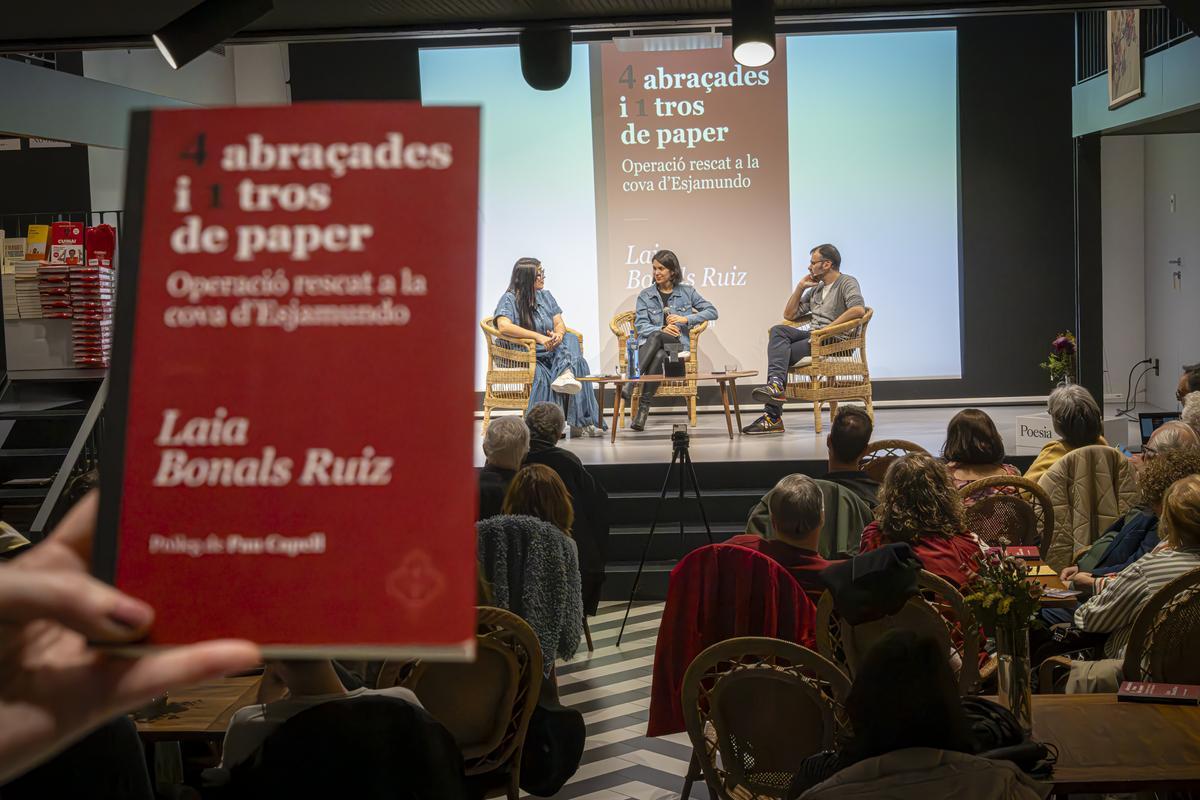 Barcelona 25/03/2024 Icult.Presentación libro '4 abraçades i 1 tros de paper' de Laia Bonals. Llibrería Ona. AUTOR: MANU MITRU
