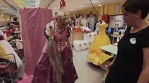 45 persones treballen als tallers de vestuari de Disneyland París per elaborar els vestits dels personatges del parc.