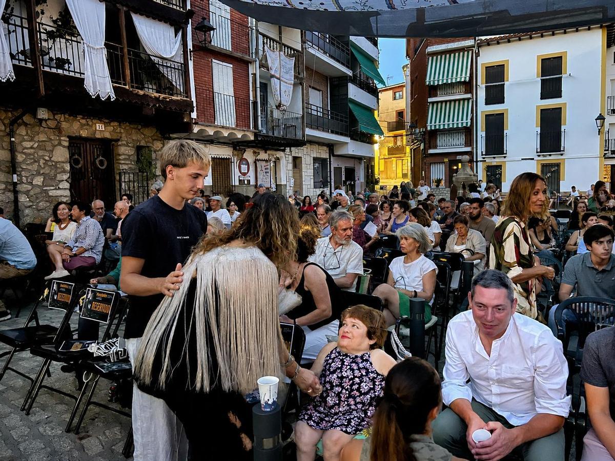 La Vera homenajea a los productores Tay Sánchez y Néstor Costrafreda con la Faltriquera Verata La Vera homenajea a los productores Tay Sánchez y Néstor Costrafreda con la Faltriquera Verata
