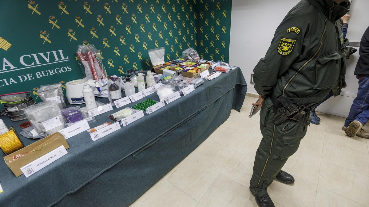Presentación de la operación de la Guardia Civil en la que se arrestó a un hombre en Burgos con un arsenal de 60 kilos de precursores de explosivos