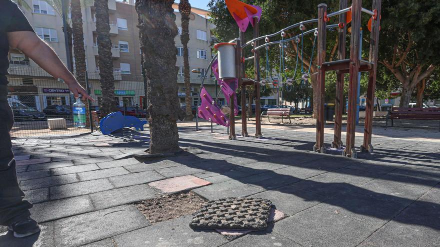 Los parques infantiles de Orihuela piden auxilio a gritos