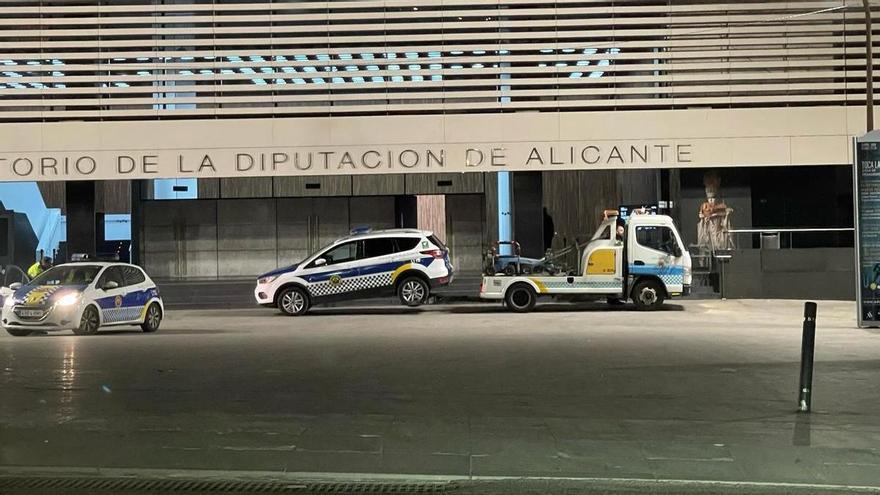 La Policía Local de Alicante se queda sin nuevos furgones y equipamiento