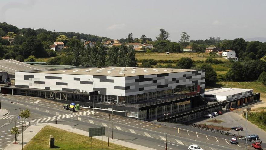 Exterior del pabellón de Lalín. // Bernabé | J. Lalín