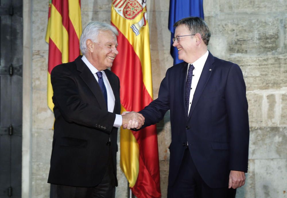 Felipe González recibe el Premio Convivencia de la Fundación Broseta