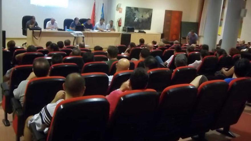 Imagen de la asamblea del fútbol base.