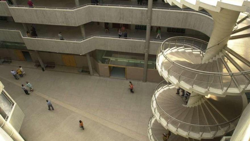 Interior del edificio de Nuevos Juzgados, en A Coruña.