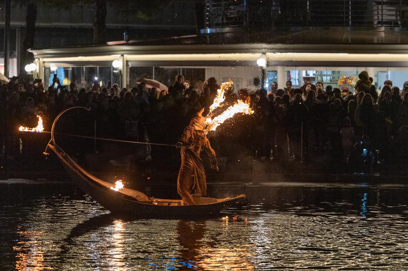 EN IMÁGENES | Espectáculo gratuito de luz y sonido en Puerto Venecia