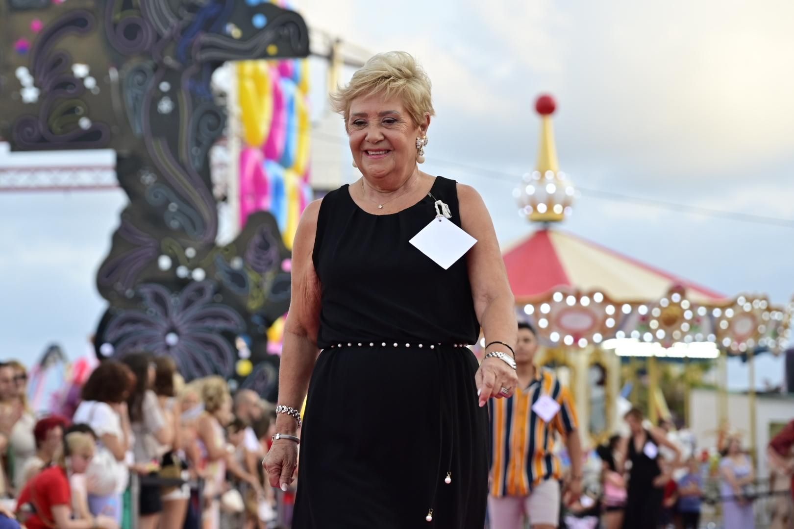El Moll de Costa se viste de moda con el desfile solidario de Cáritas