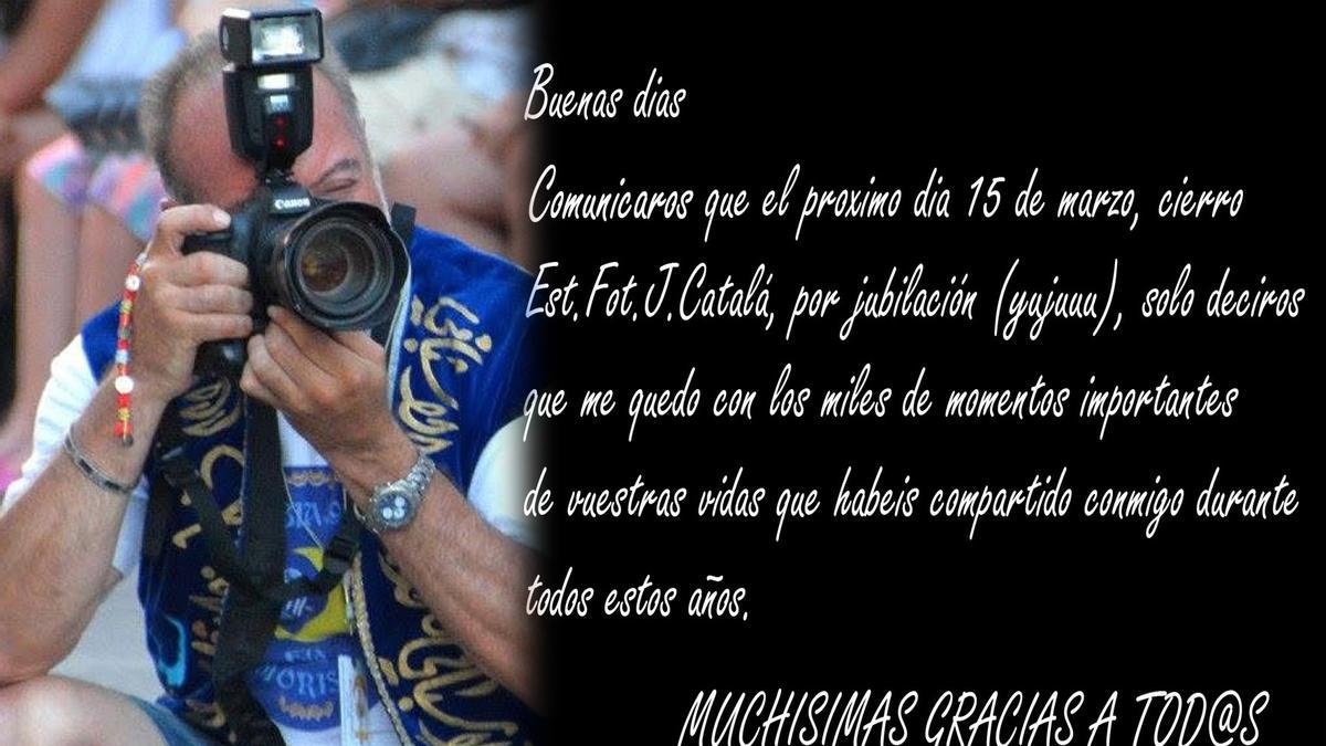 Juan Catalá, tras la cámara, en la imagen en la que agradece a todas las familias la confianza de compartir con él los momentos íntimos y felices