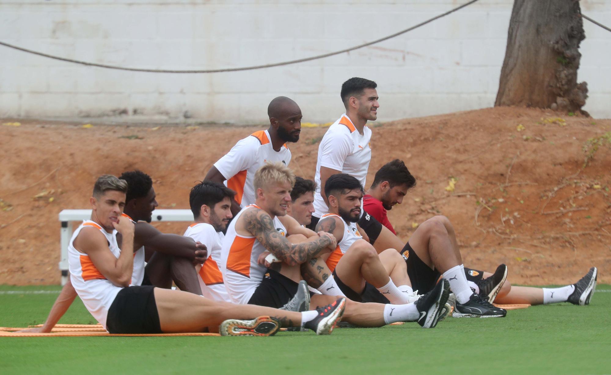 Entrenamiento en dos grupos para el Valencia CF