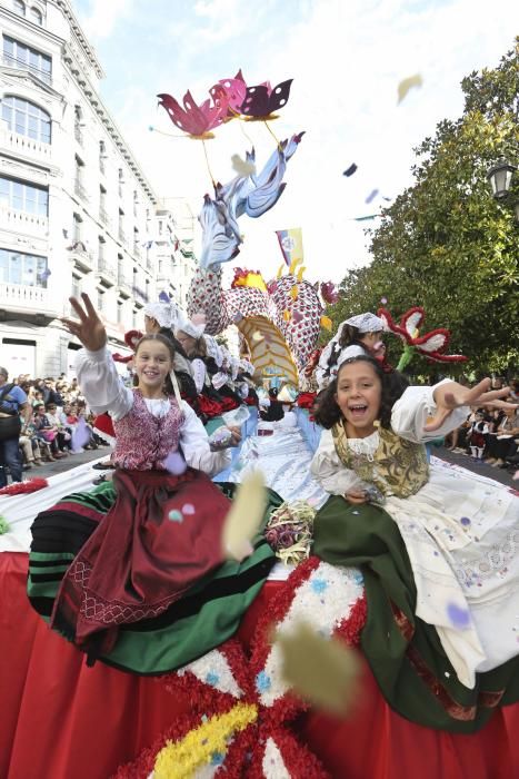 Desfile del Día de América en Asturias dentro de las fiestas de San Mateo de Oviedo