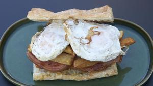 El bocadillo El Pollazo.