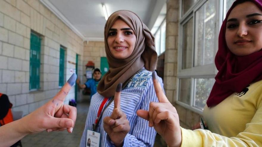 Los palestinos de Cisjordania votan en unos comicios municipales boicoteados por Hamás