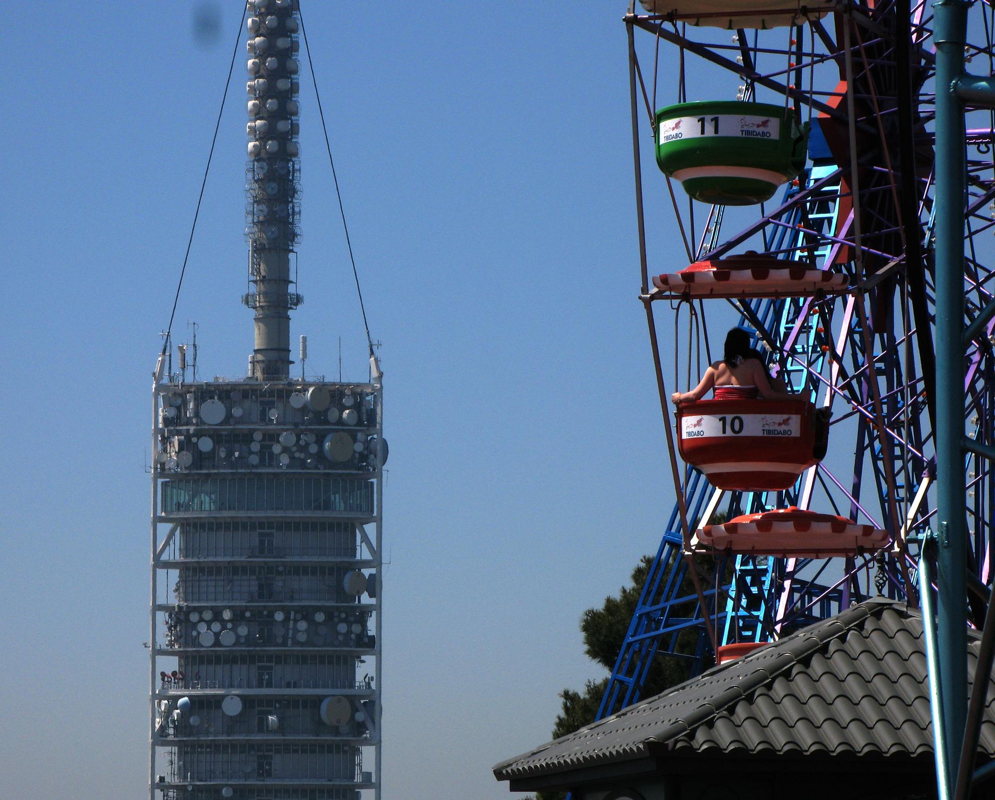 la torre de Collserola, desde el Tibidabo