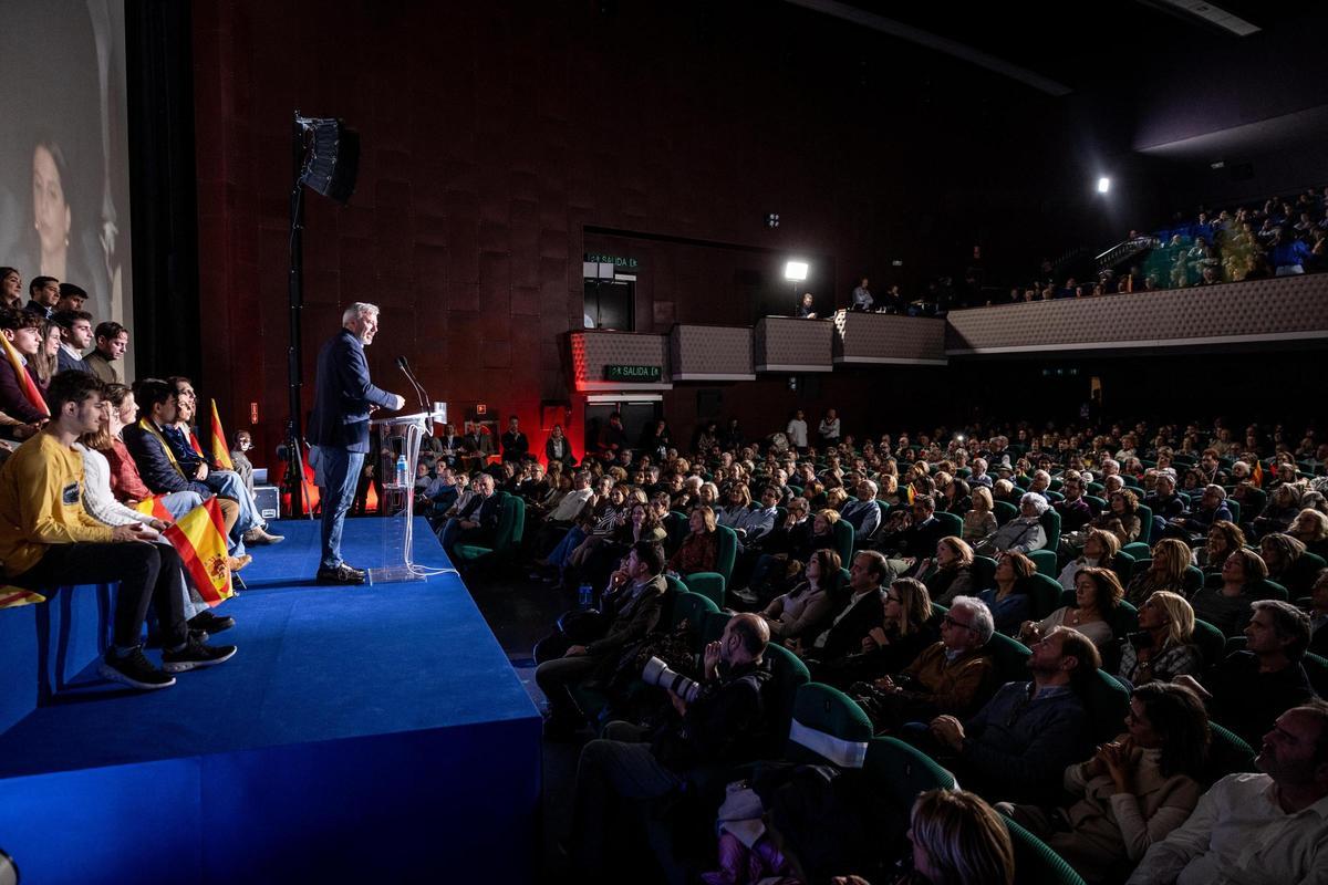 En imágenes | Primer gran acto del PP en Zaragoza para las elecciones del 8F y visita de Azcón y Ayuso a la Basílica del Pilar
