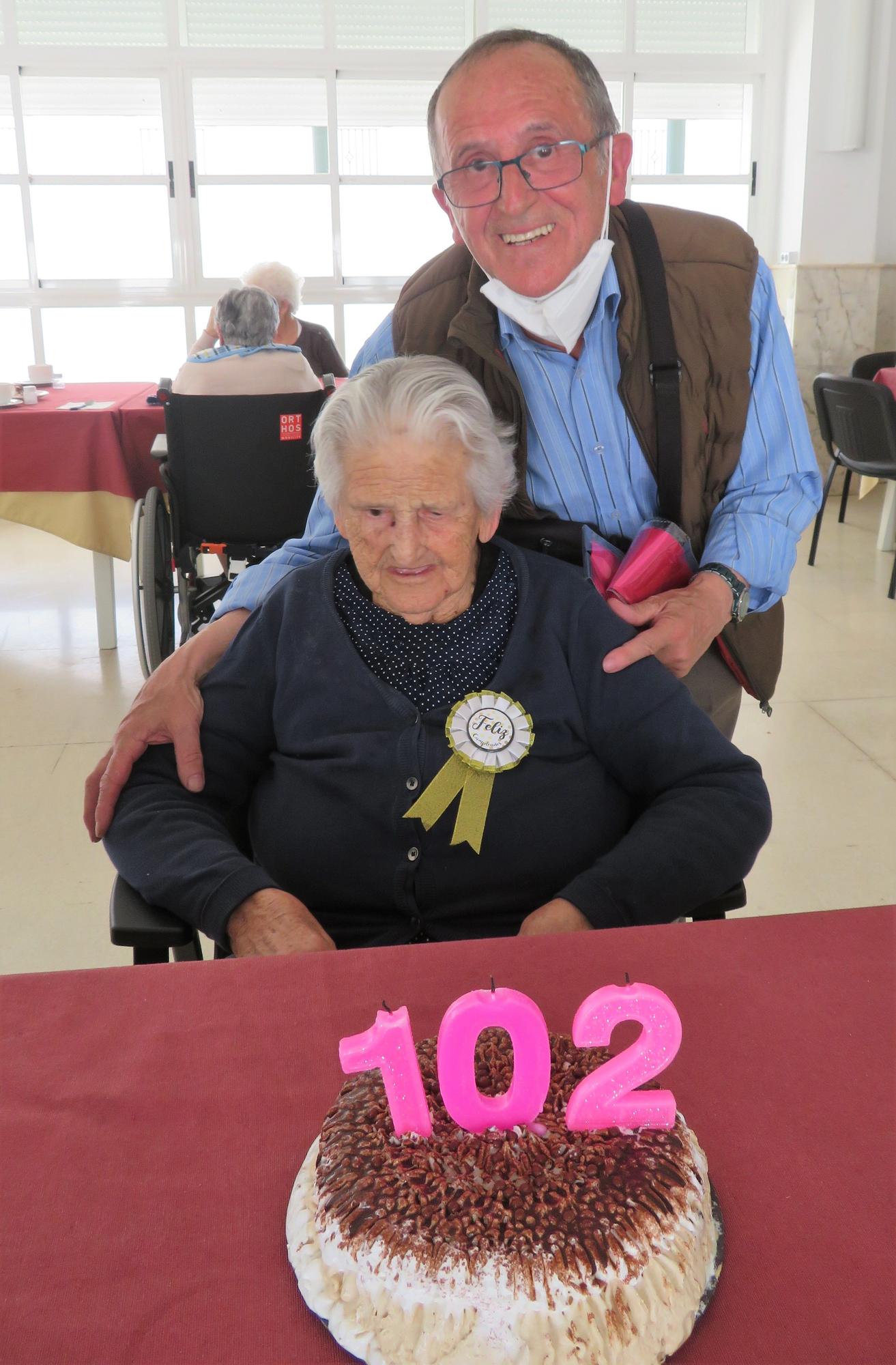 Martina y José, madre e hijo, en su 102 cumpleaños