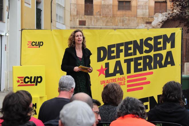 La candidata de la CUP para el 12-M, Laia Estrada, en un acto electoral en Tarragona.