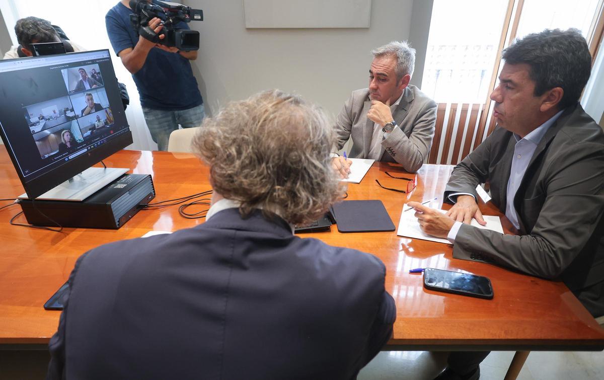 Mazón participa en una reunión telemática del Consell, este lunes.