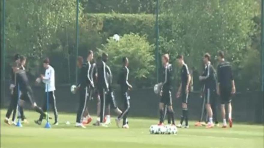 El Chelsea entrena en Londres antes de viajar hacia Madrid