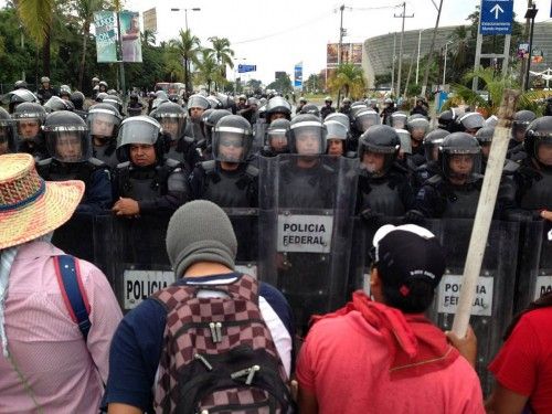 Acapulco ha sido el escenario de enfrentamientos entre jóvenes estudiantes y agentes por la desaparición de 43 'normalistas'