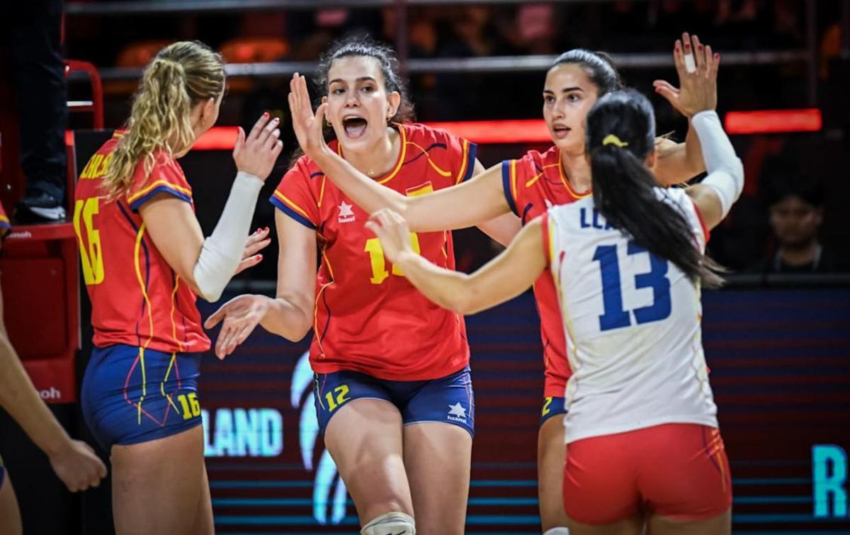 Las jugadoras españolas celebrando un punto ante Canadá.