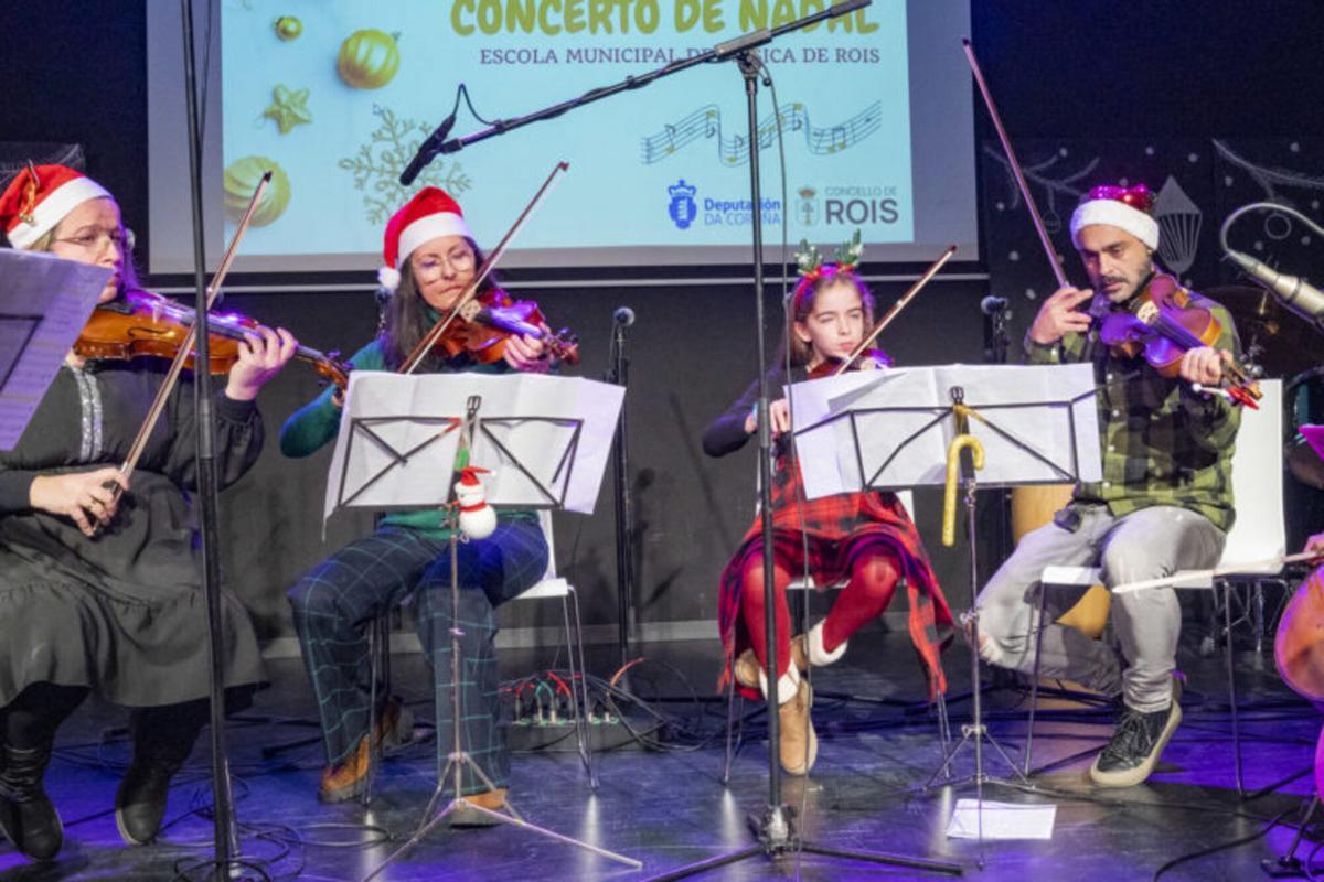Concerto de Nadal da Escola Municipal de Música de Rois Concerto de Nadal da Escola Municipal de Música de Rois