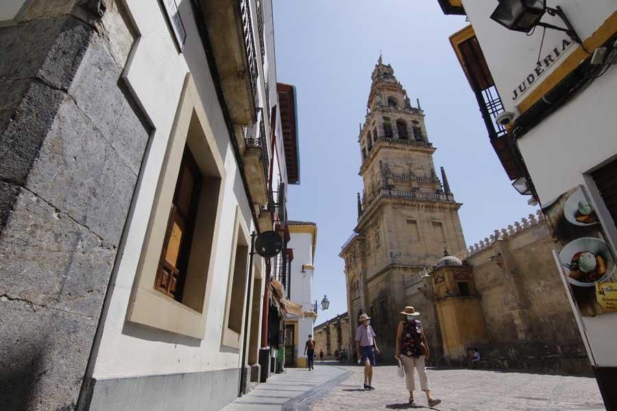 Los turistas comienzan a volver a la Judería