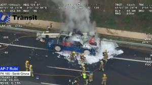 Incendio de la grúa de un camión en la AP-7
