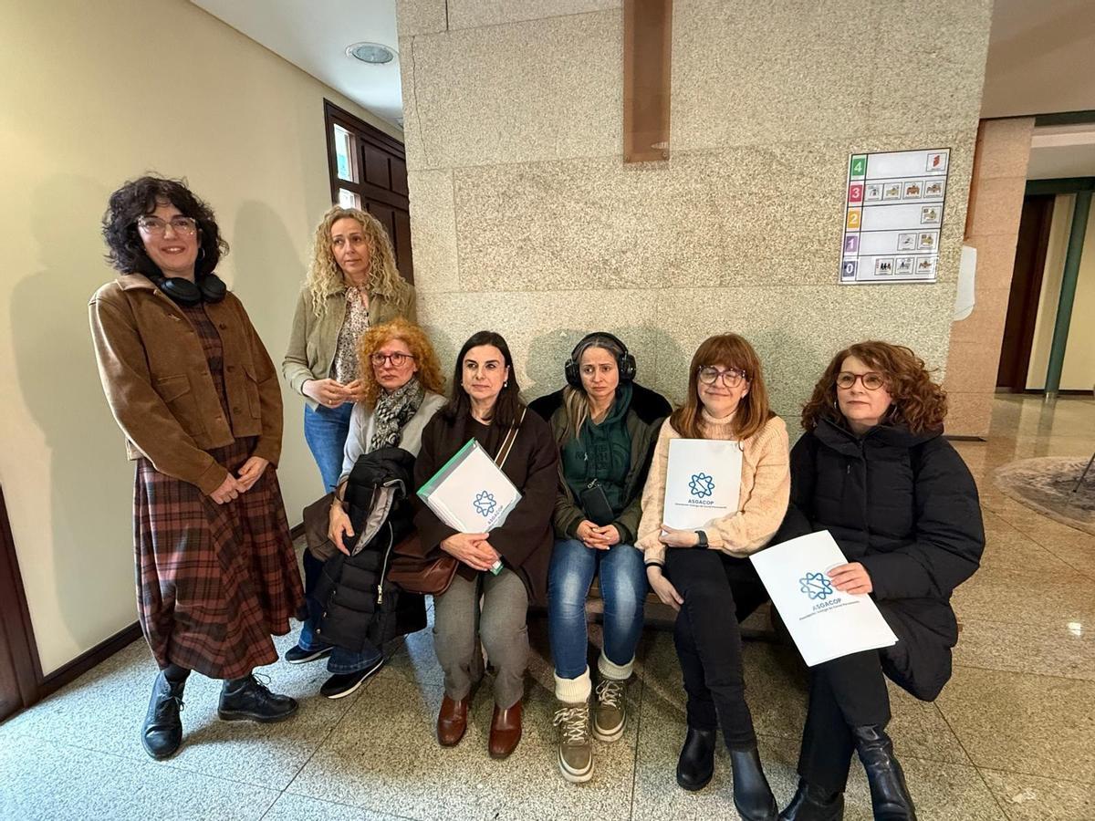Miembros de la Asociación Galega de Covid Persistente presentan una queja ante la Valedora do Pobo